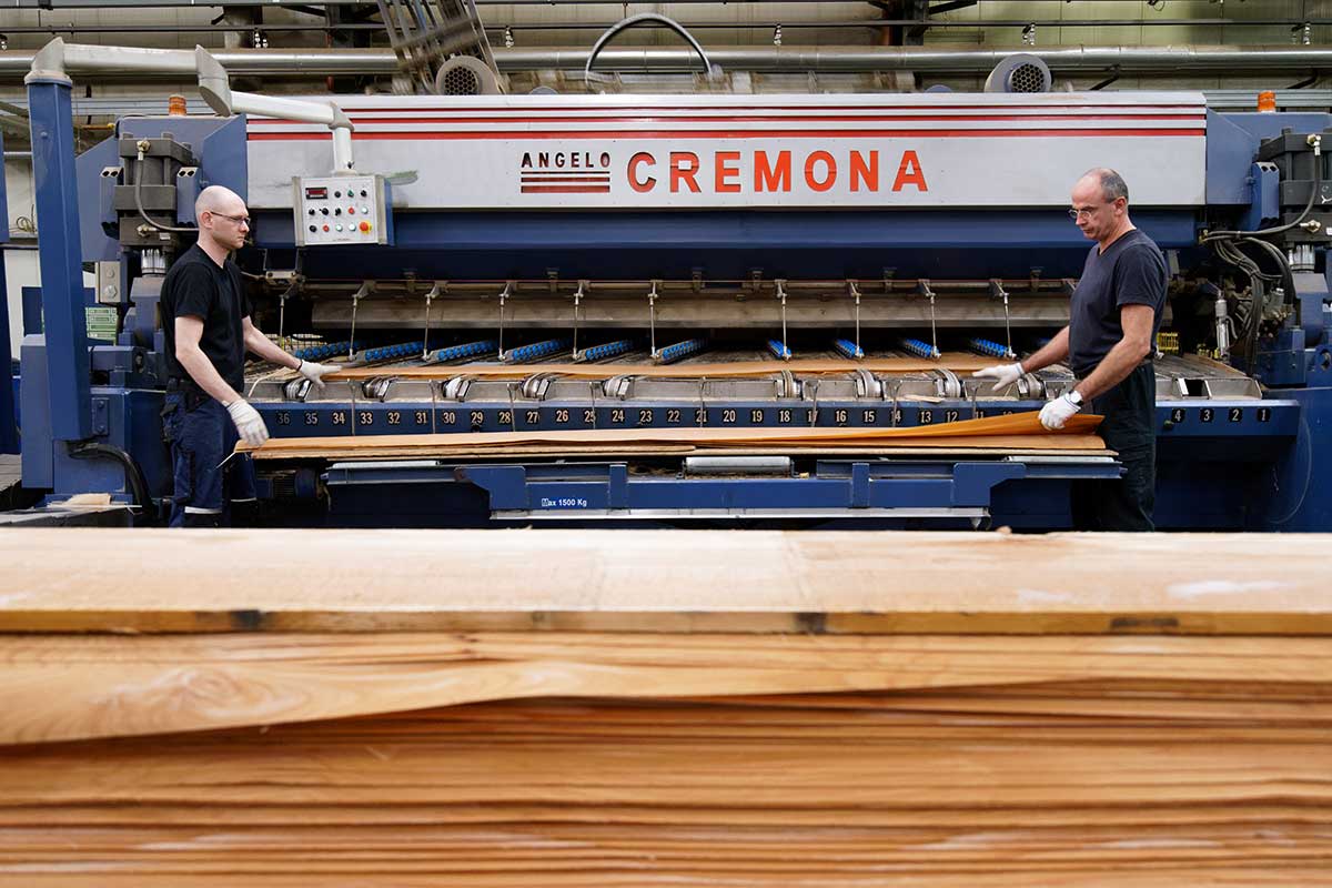 Entnahme der Furnierstreifen